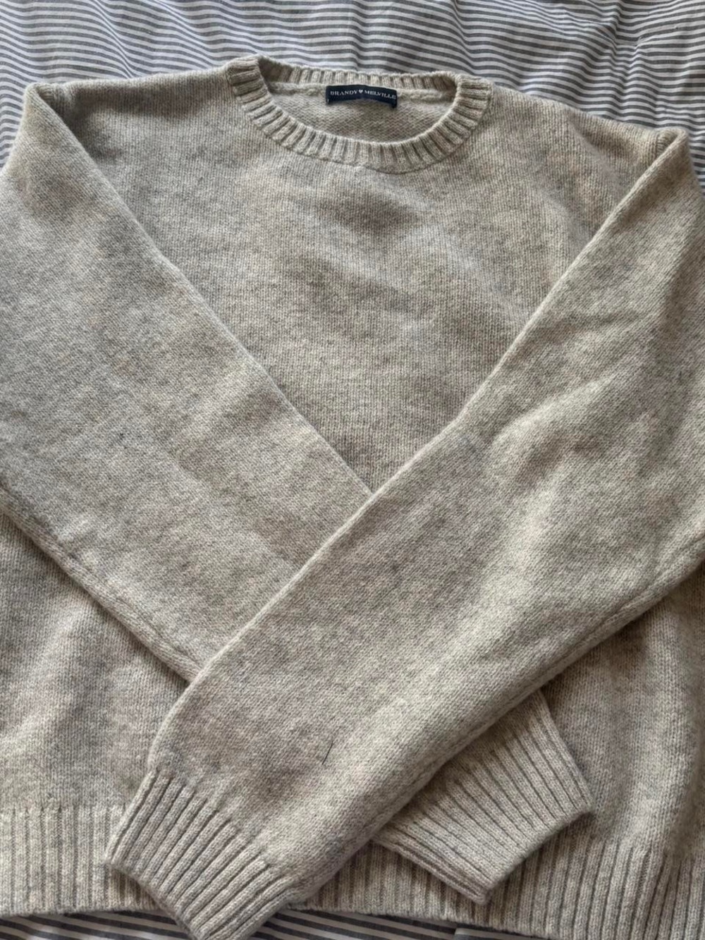 Brandy Melville Light Gray Crewneck Sweater - Picture 2 of 2